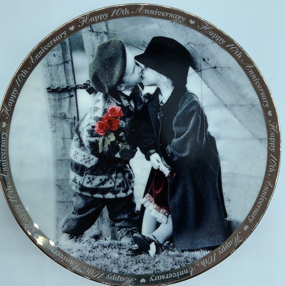 Kim Anderson's Pretty As A Picture "WITH LOVE AND KISSES" Plate 1998 by Enesco - Picture 3 of 4